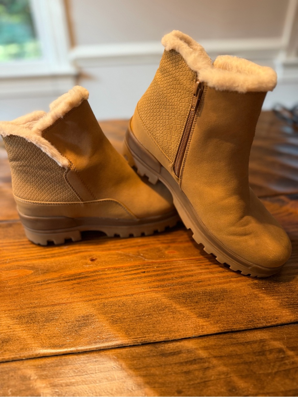 NWOT Bear Traps Women’s Boots Tan Size 8